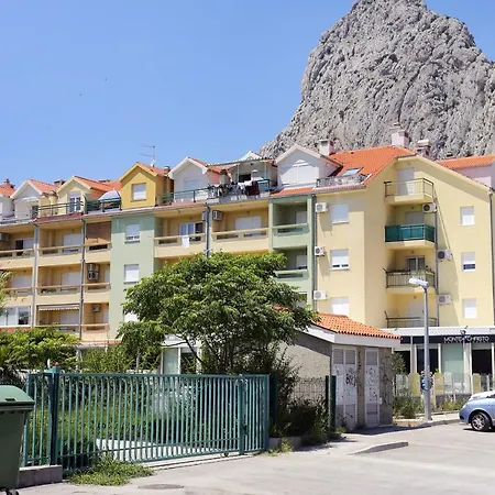 With A Parking Space - 21050 Apartment Omis