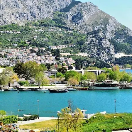 With A Parking Space - 21050 Apartment Omis